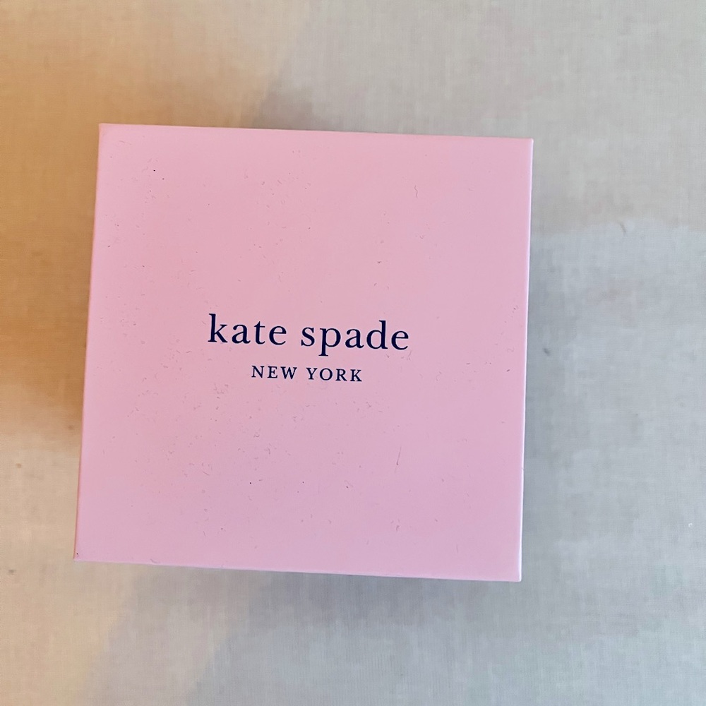 Brand New Morningside Scallop Silvertone bracelet watch, 28mm
KATE SPADE NY